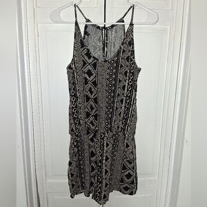 BCX Black and Cream Sleeveless Geometric Print Romper